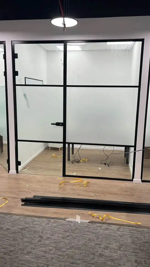 דלת זכוכית למשרד (1)