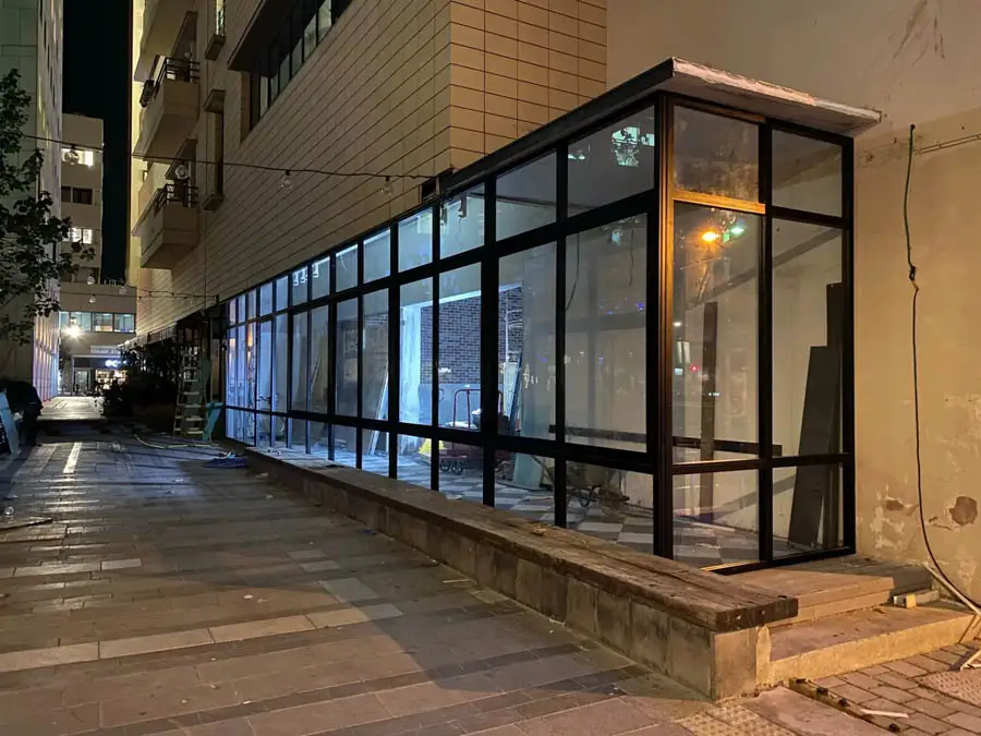 ויטרינה חיצונית