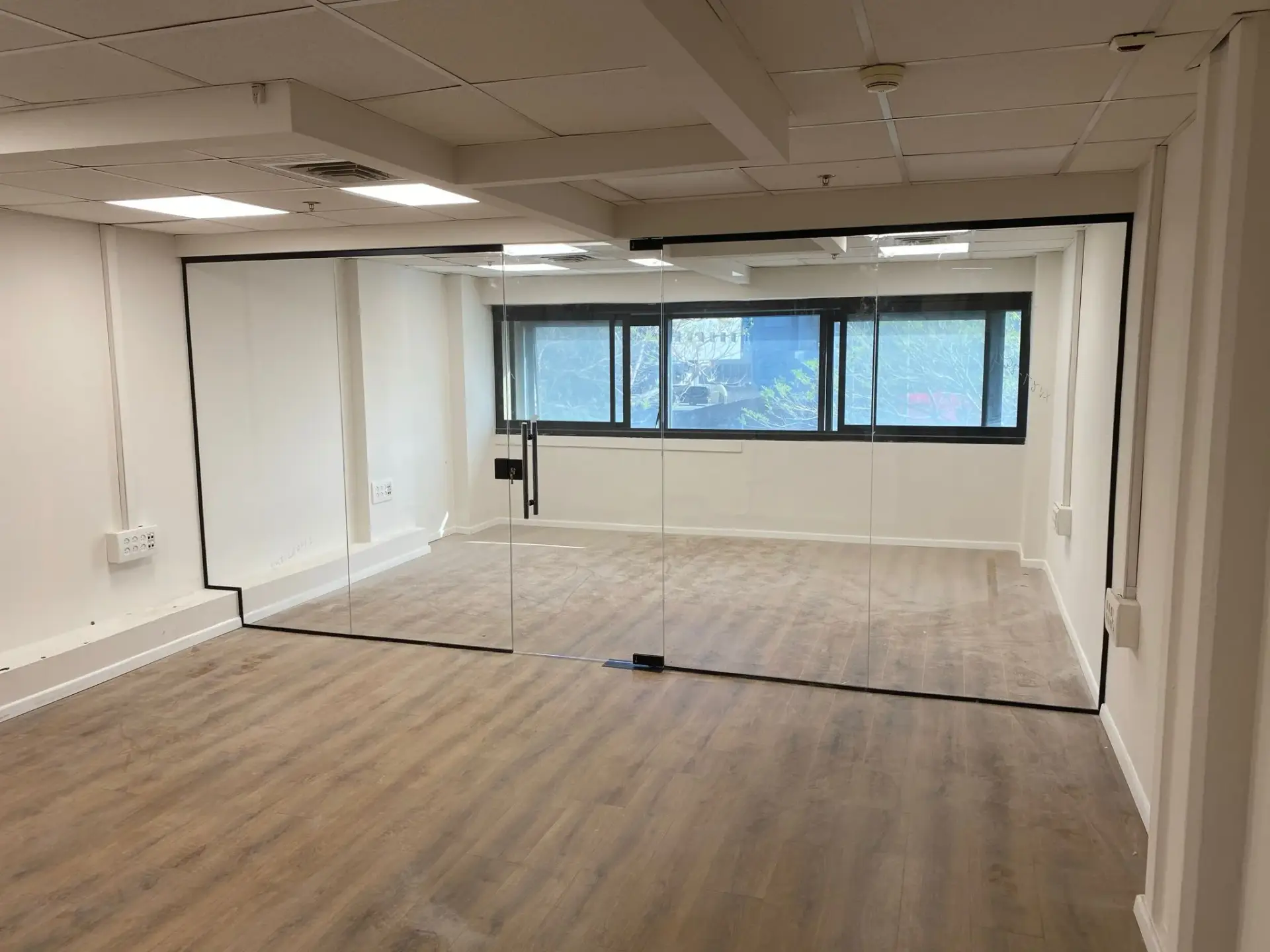 זכוכית למשרד