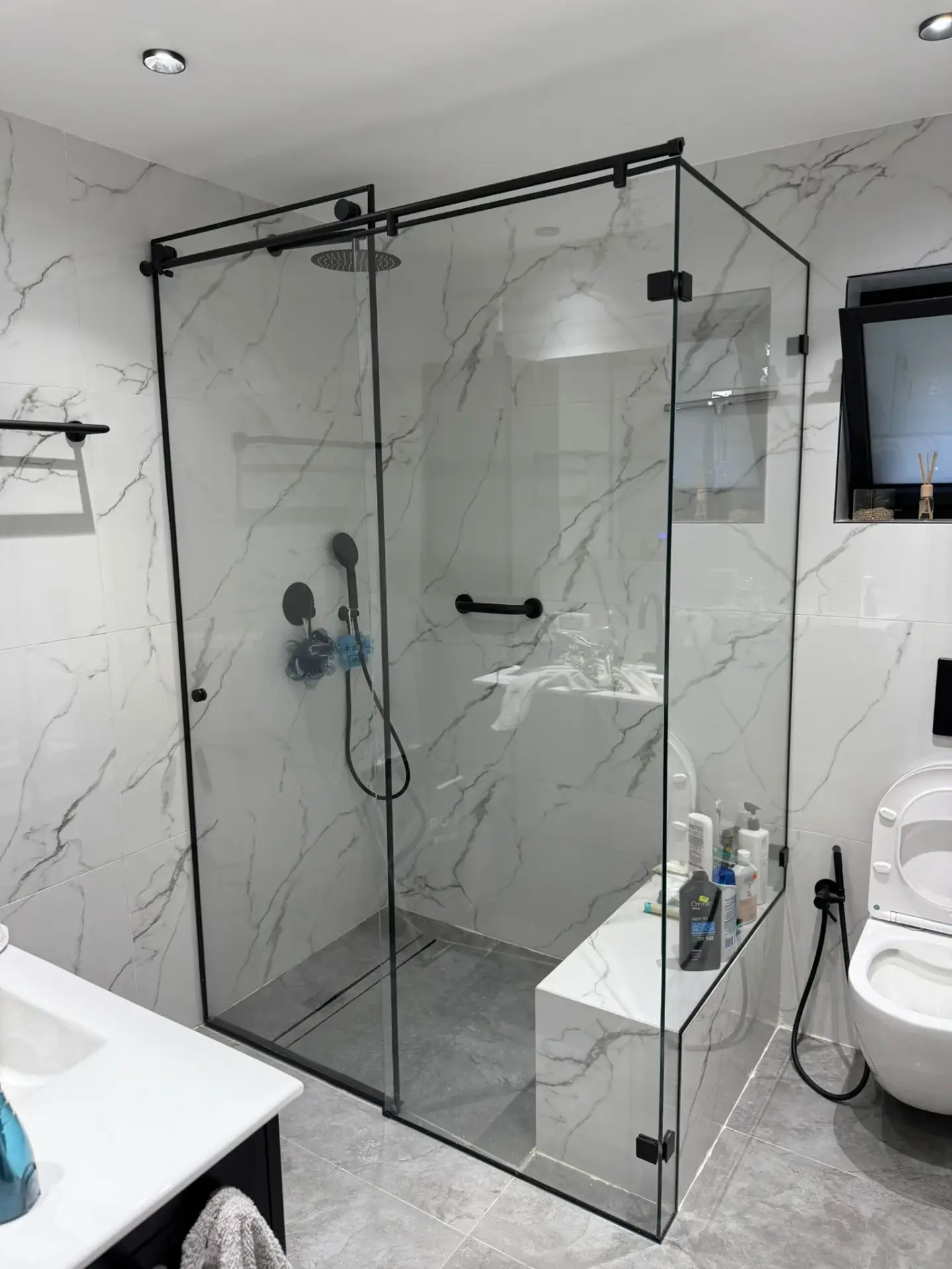 מקלחון יוקרתי לבן (1)