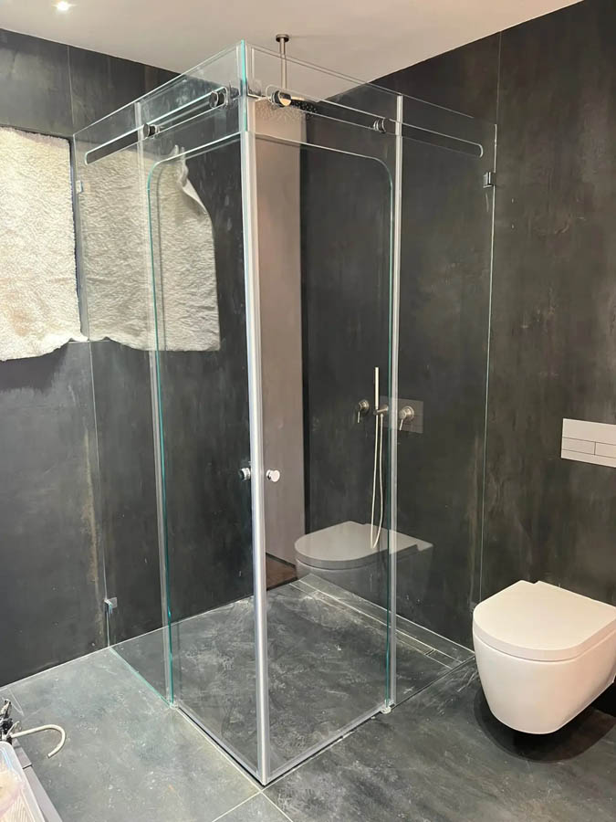 מקלחון שקוף